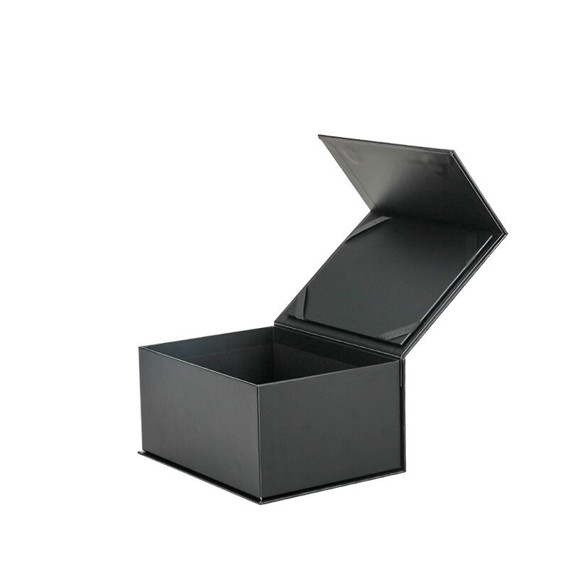 リボン留めと特殊仕上げ（ホットスタンプ、スポットUV、エンボス、デボス加工）が特徴の、外観用板紙ライナータイプギフトボックス包装